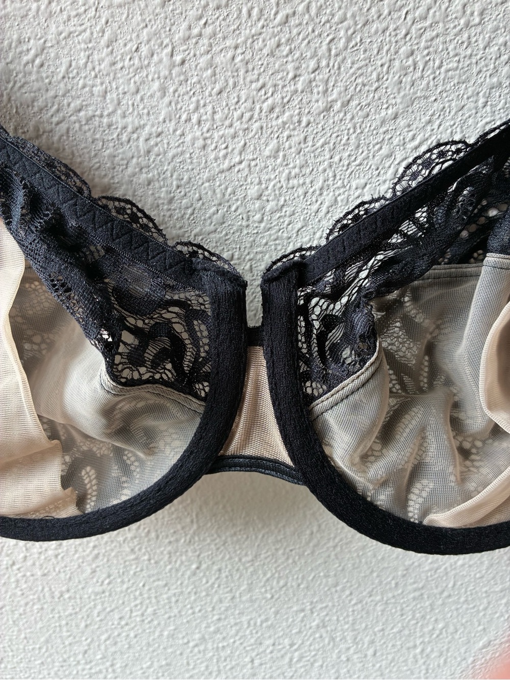 EUC Wacoal All Dressed Up Underwire Lace Bra (Style 851166 - Size: 32DDD) - Picture 11 of 12